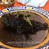 Pollo en mole negro de Oaxaca
